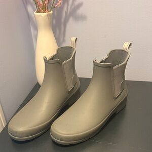 Women's Gray/Green Ankle Boots by Hunter